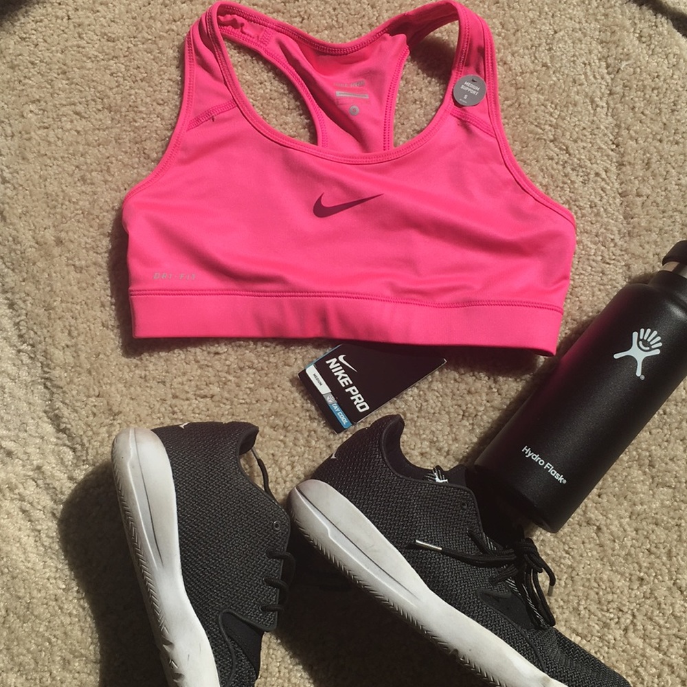 NIKE NWT WM Pink Workout Bra in S